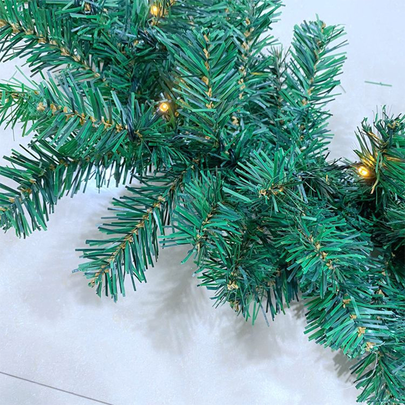 Pre-lit 5m green PVC christmas garland with led lights