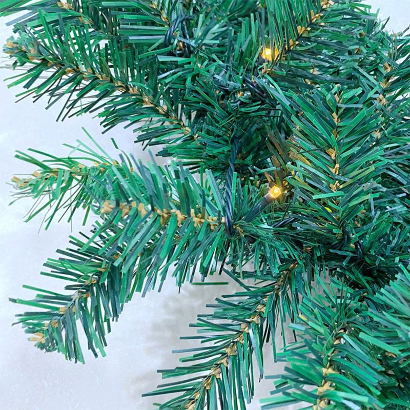 Pre-lit 5m green PVC christmas garland with led lights